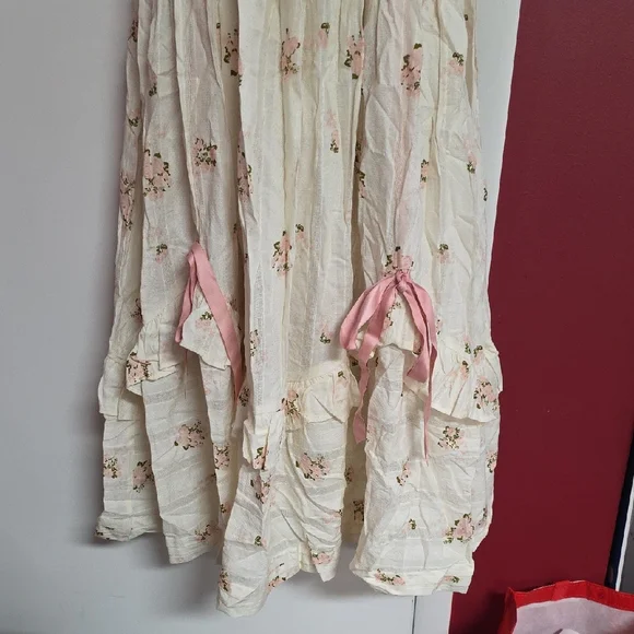 Chic Long Sleeve Floral Dress in Cream and Pink - Picture 2 of 4